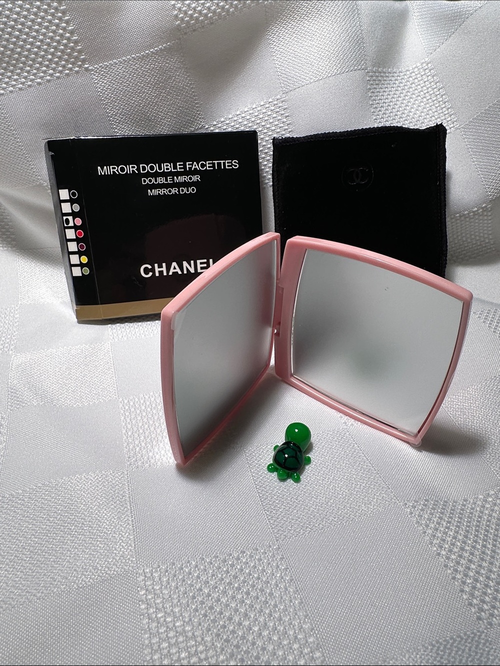 CHANEL Pink Foldable Double Mirror with Velvet Pouch - Picture 2 of 6